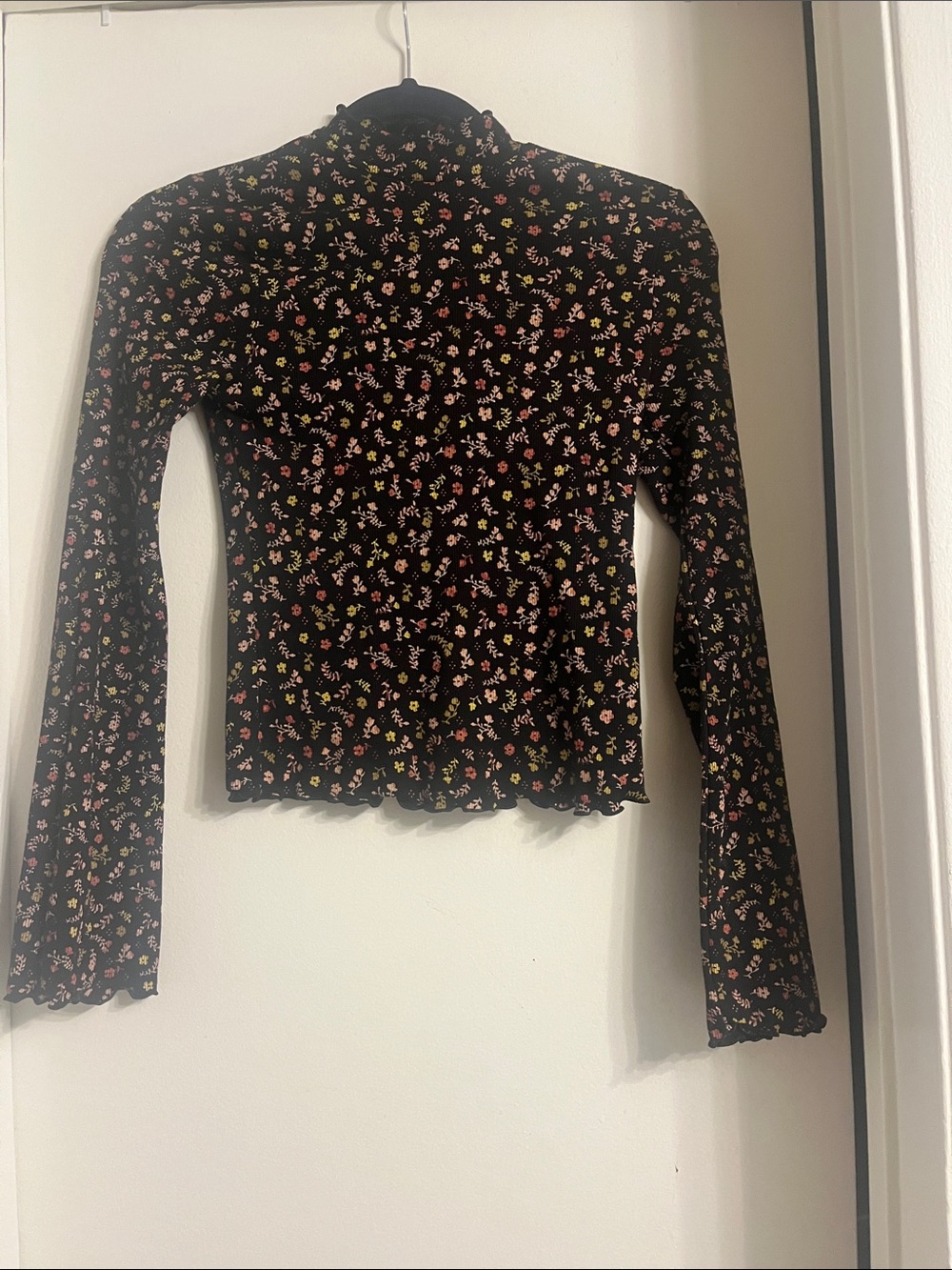 Old Navy XS long sleeve turtle neck ruffles collar and sleeves black floral!